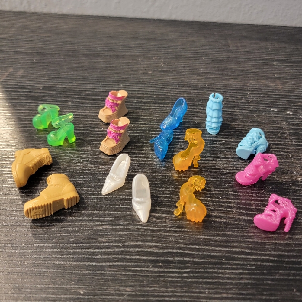 Barbie doll Shoes lot